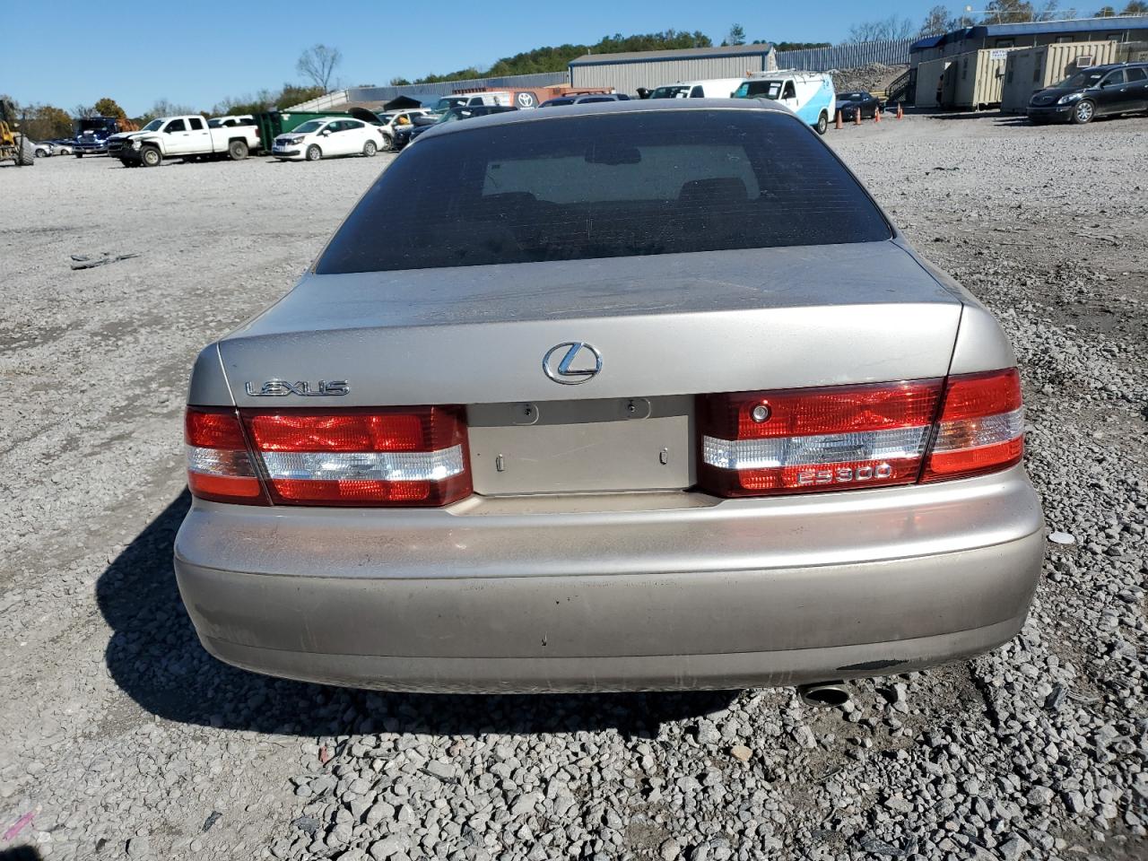 2001 Lexus ES - Image 6