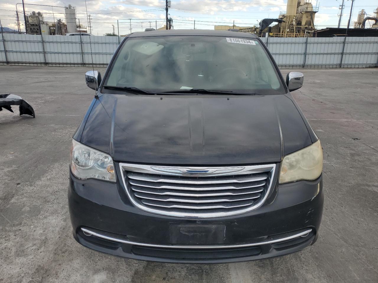 2011 Chrysler Town & Country - Image 5