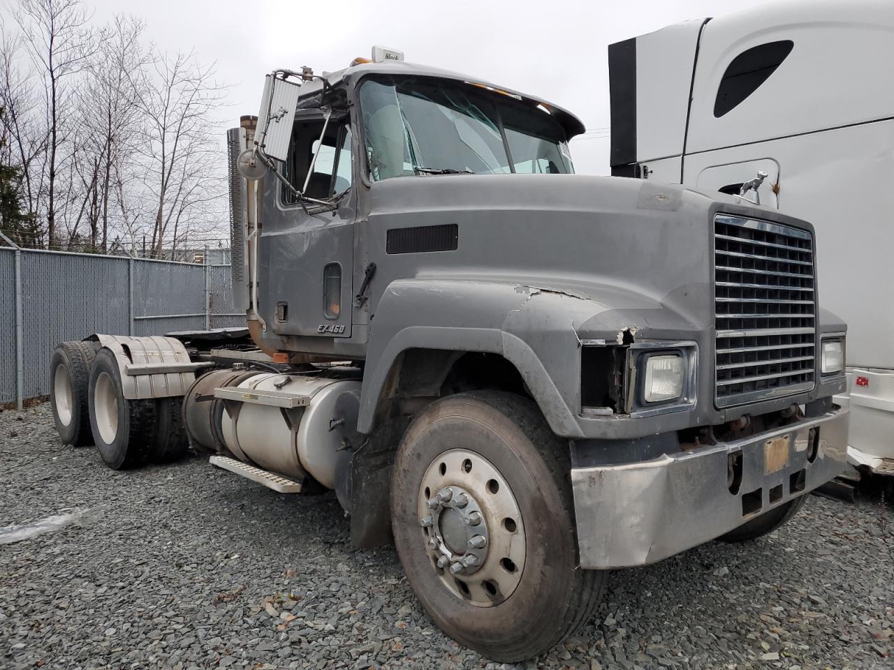 2001 Mack 600 Ch600 للبيع في Elmsdale، NS - Rollover