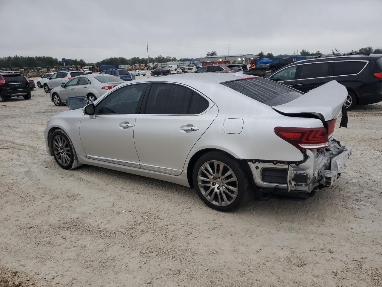 2015 Lexus LS - Image 2