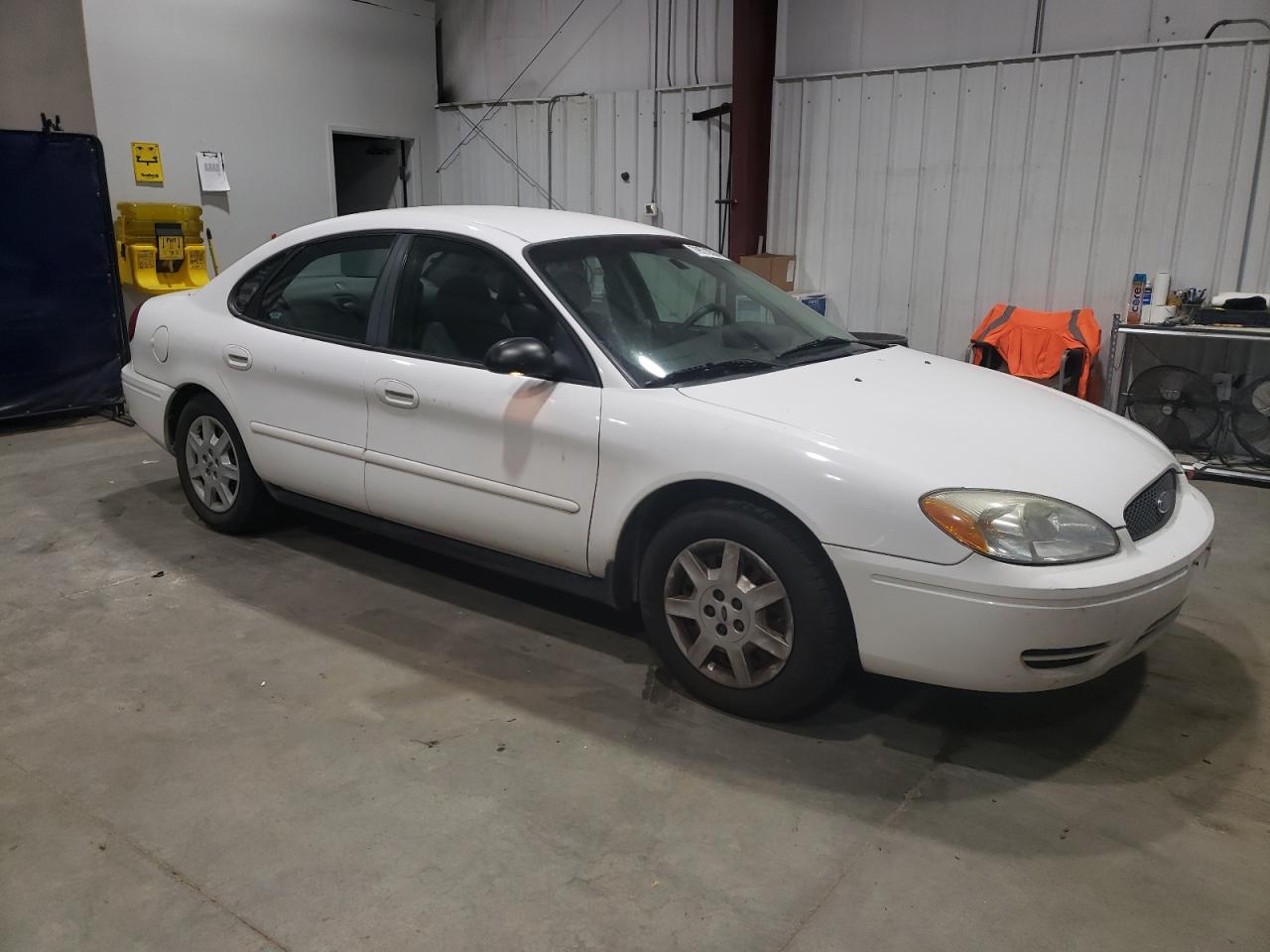 2005 Ford Taurus - Image 4