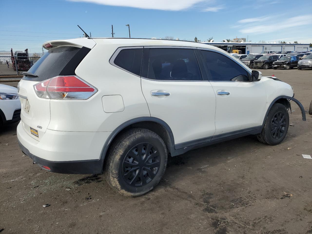 2015 Nissan Rogue - Image 3