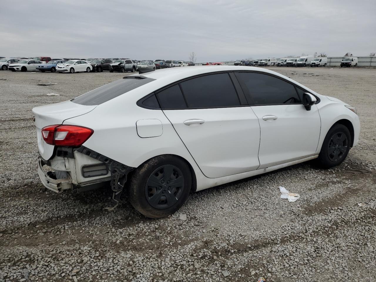 2018 Chevrolet Cruze - Image 3