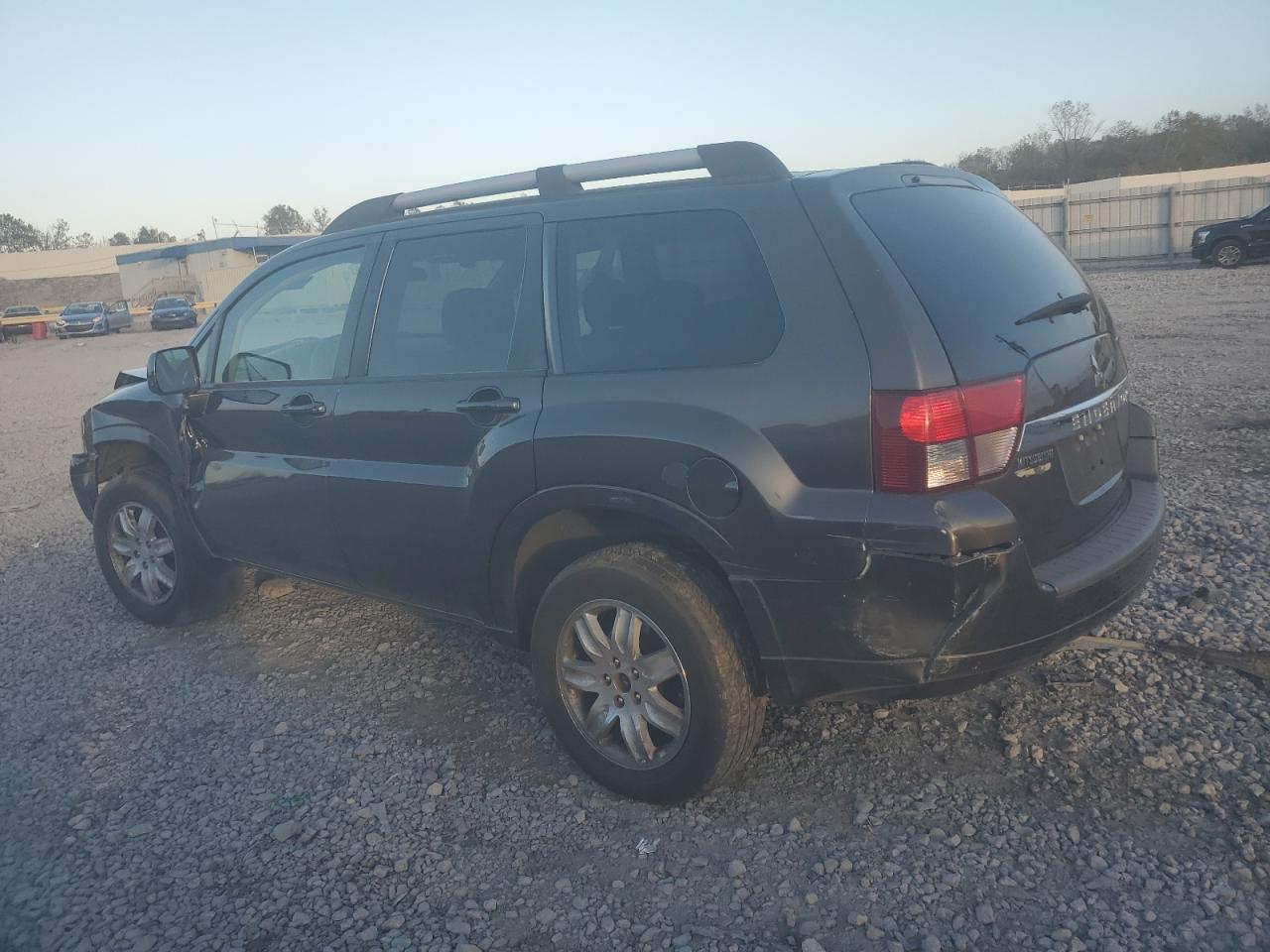 2011 Mitsubishi Endeavor - Image 2