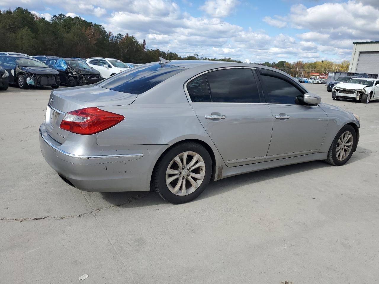 2013 Hyundai Genesis - Image 3