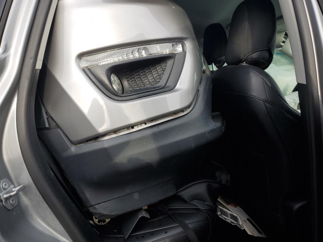 2017 Jeep Compass - Image 11
