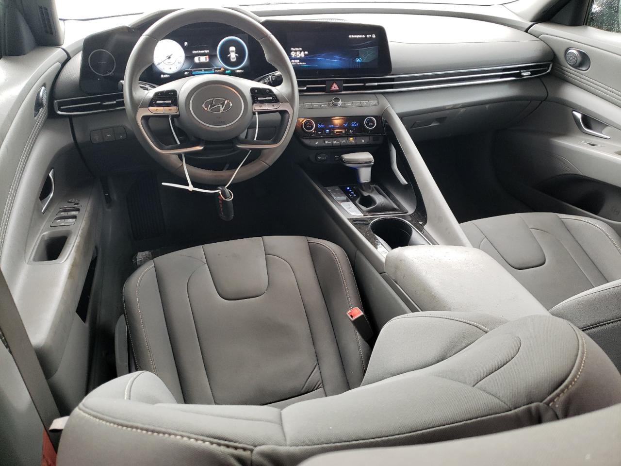 2023 Hyundai Elantra - Image 8