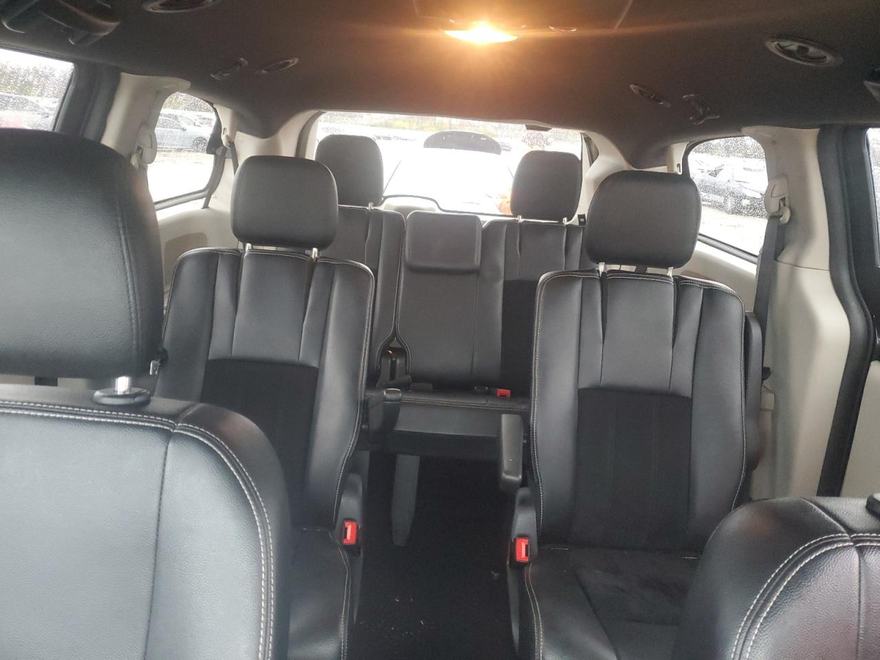 2018 Dodge Caravan - Image 10