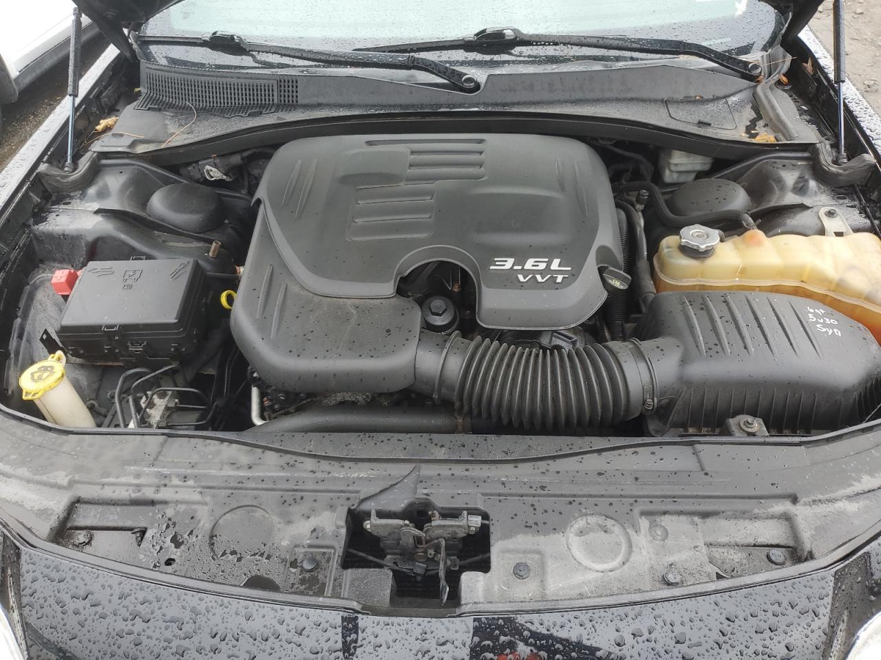 2012 Chrysler 300 - Image 11