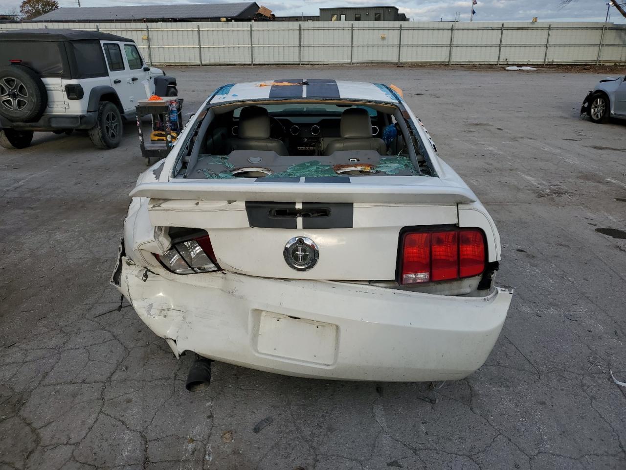 2007 Ford Mustang - Image 6