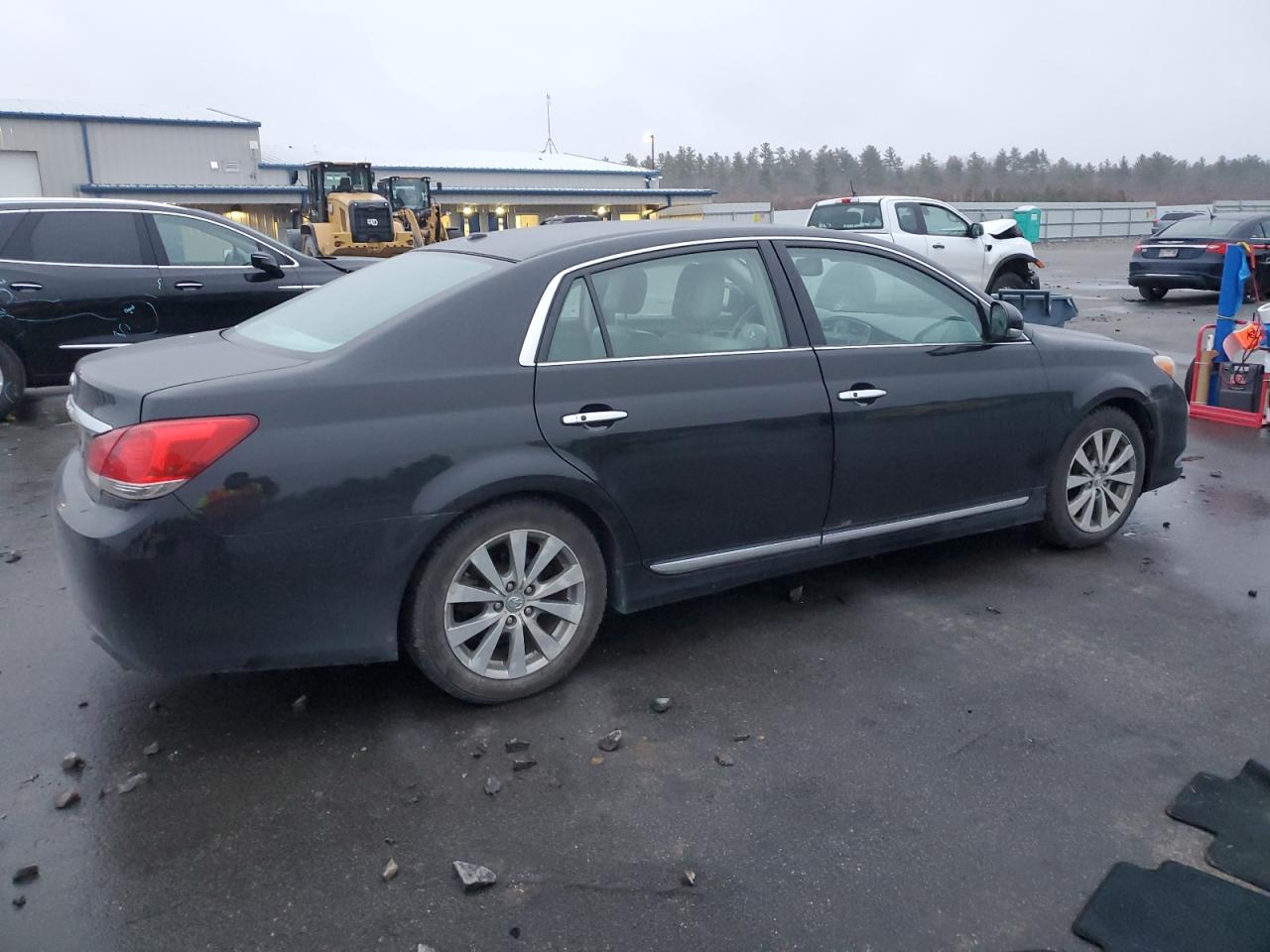 2011 Toyota Avalon - Image 3