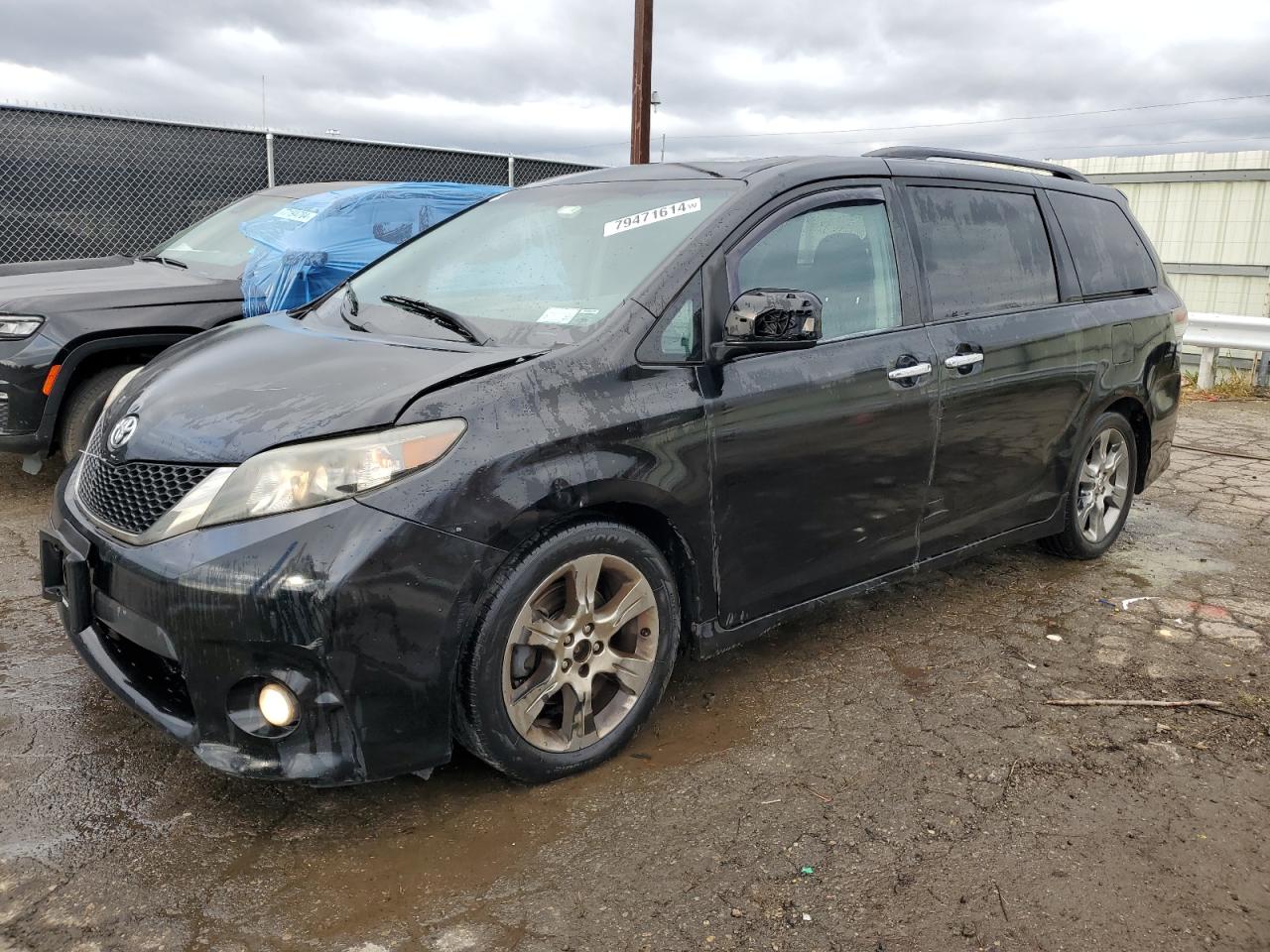 2013 TOYOTA SIENNA