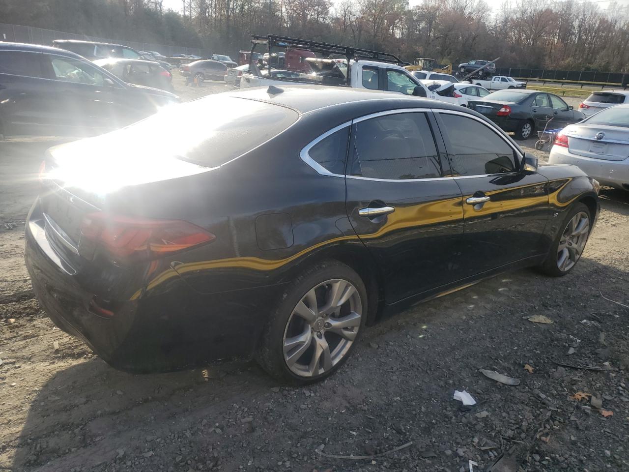 2016 Infiniti Q70 - Image 3