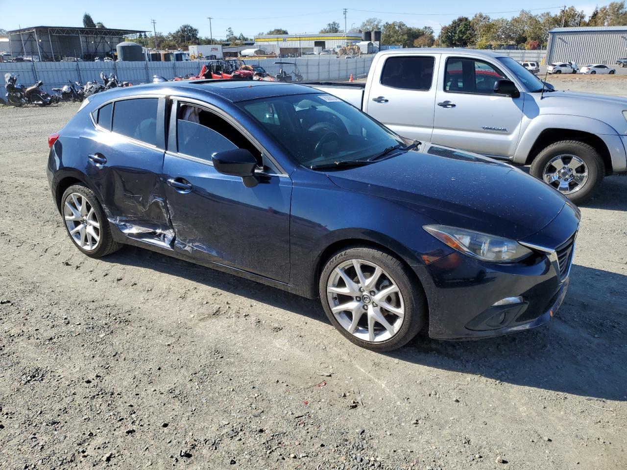 2015 Mazda 3 - Image 4