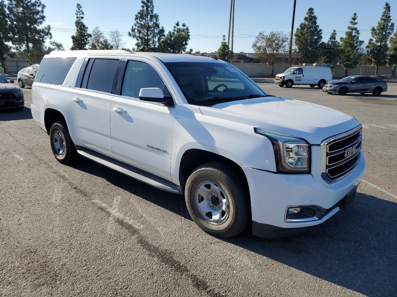 2015 GMC Yukon - Image 4