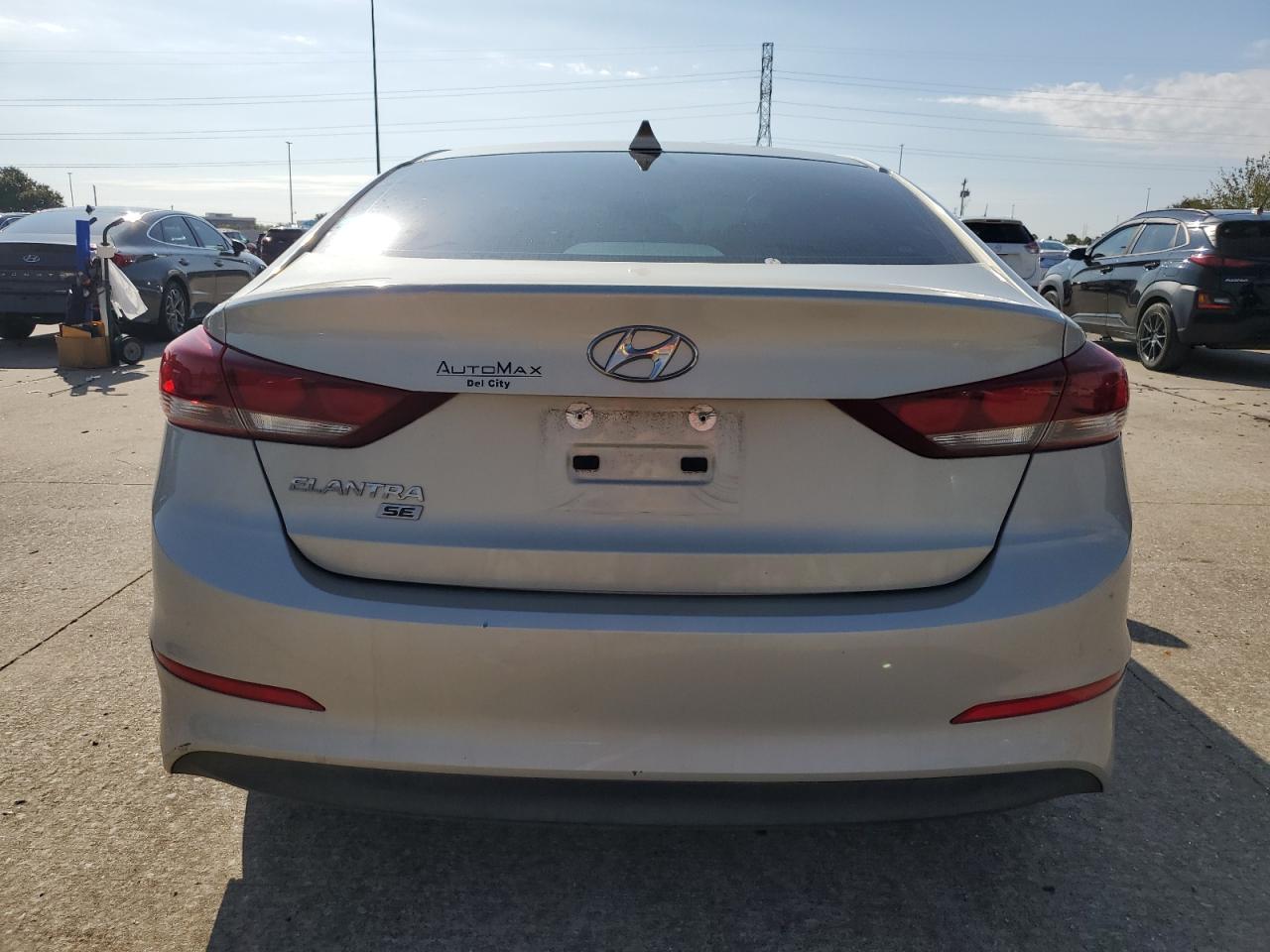 2017 Hyundai Elantra - Image 6
