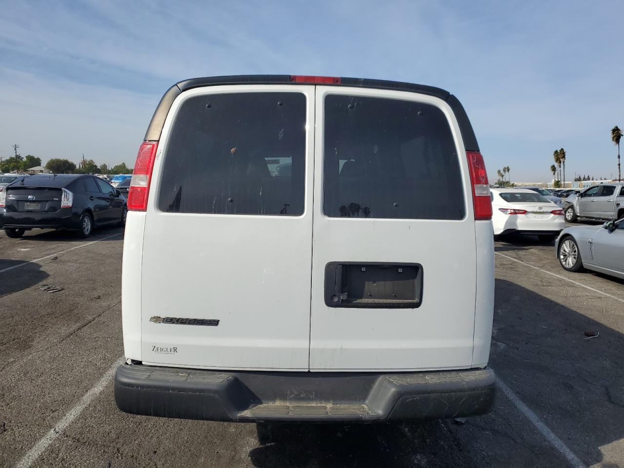 VIN 1GAZGPFG4K1217251 2019 CHEVROLET EXPRESS no.6