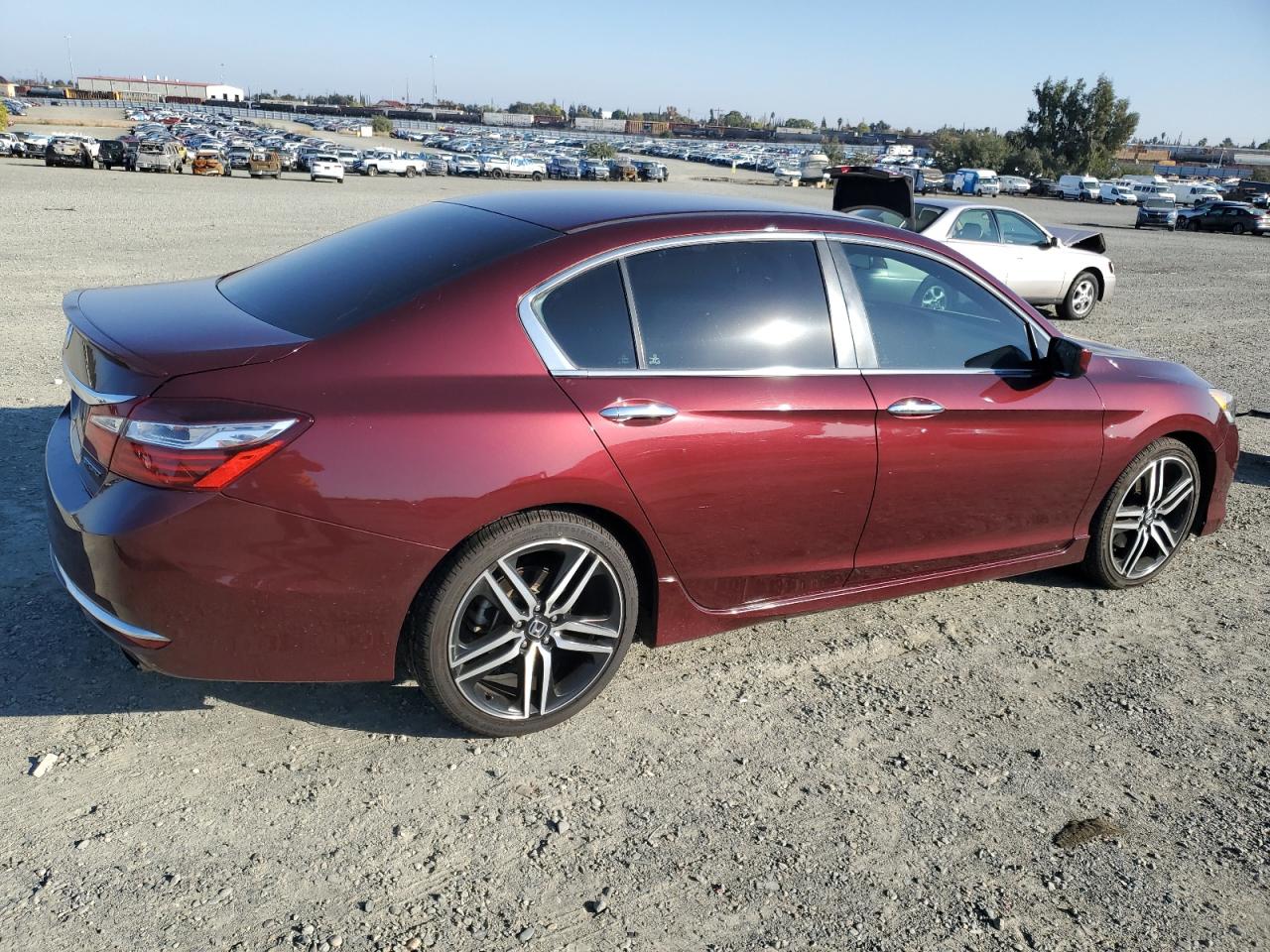 VIN 1HGCR2F56GA215910 2016 HONDA ACCORD no.3