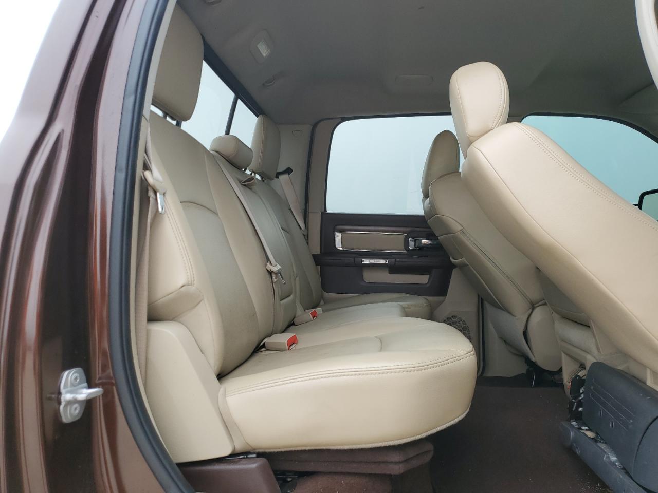 2015 RAM 1500 - Image 10