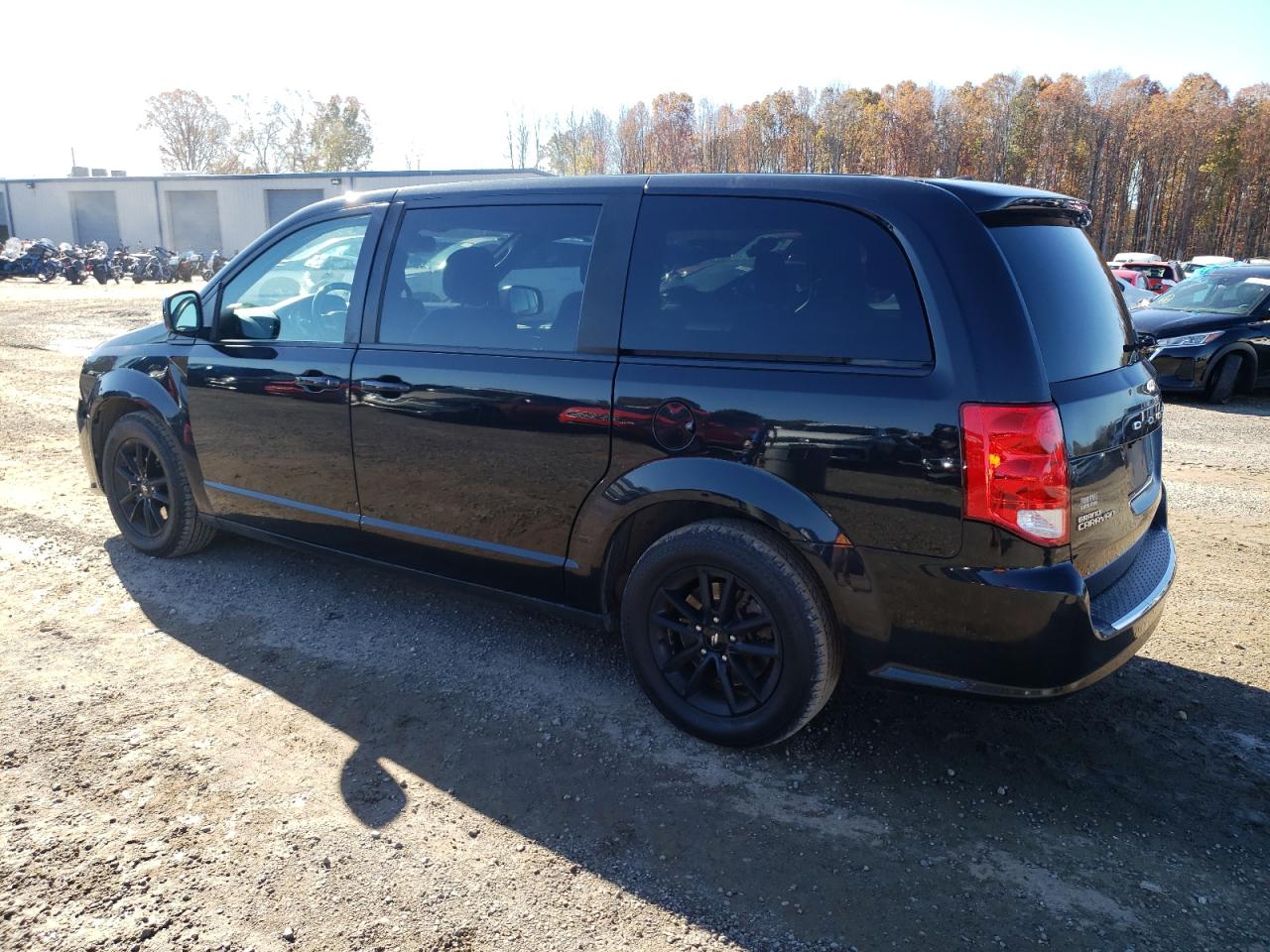 2019 Dodge Caravan - Image 2