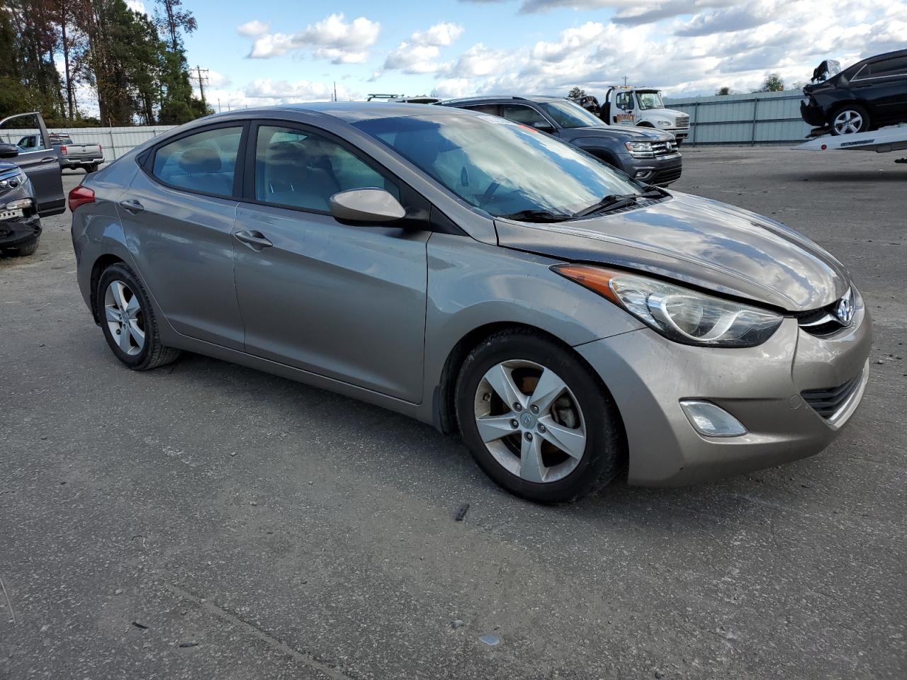 2013 Hyundai Elantra - Image 4