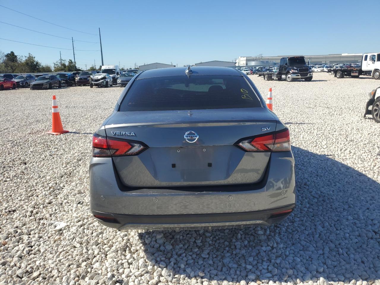 2021 Nissan Versa - Image 6