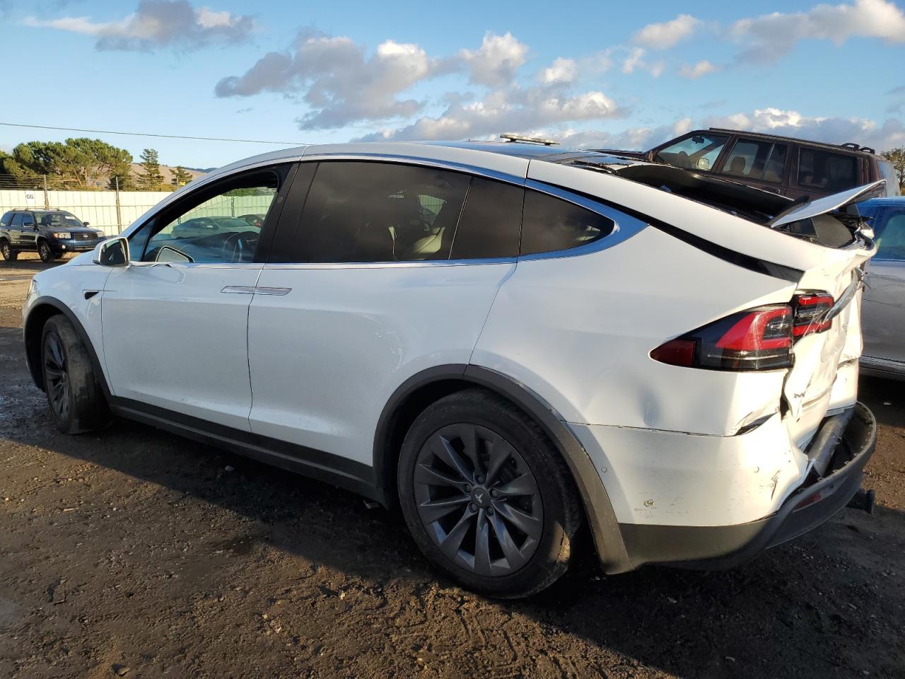 5YJXCBE29HF051439 2017 TESLA MODEL X - Image 2