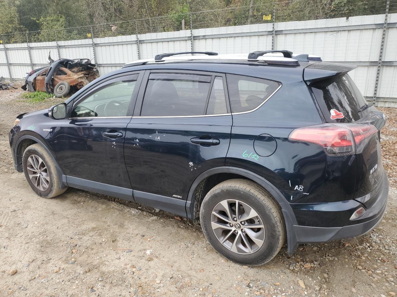 2018 Toyota RAV 4 - Image 2
