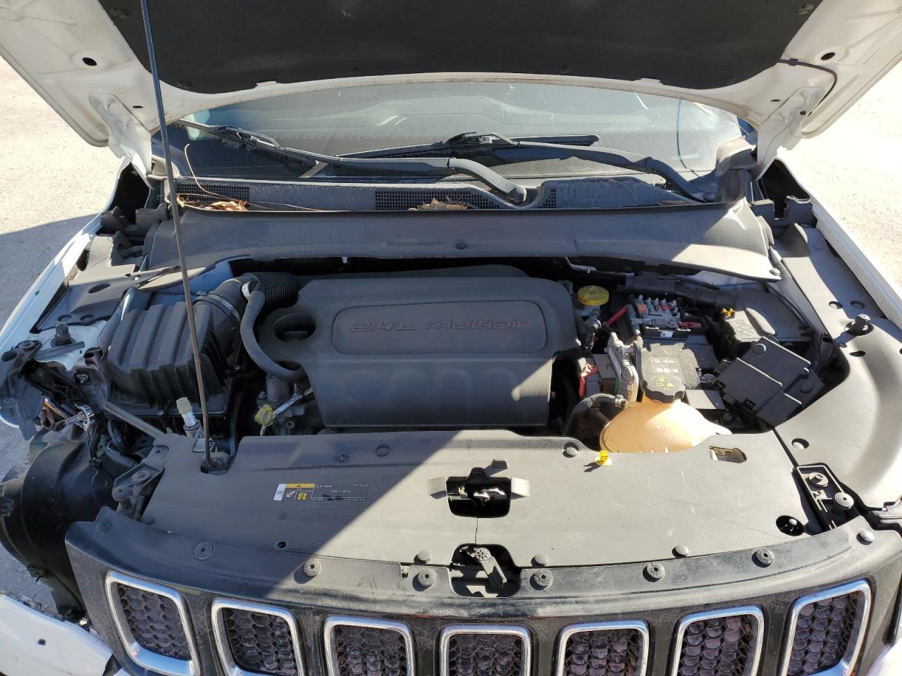 2018 Jeep Compass - Image 12
