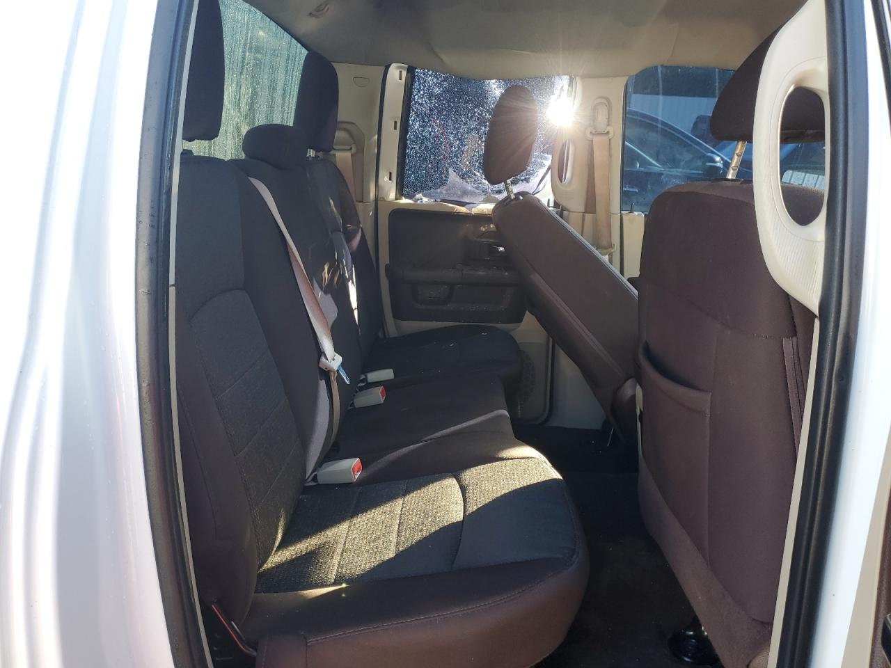 2014 RAM 1500 - Image 11