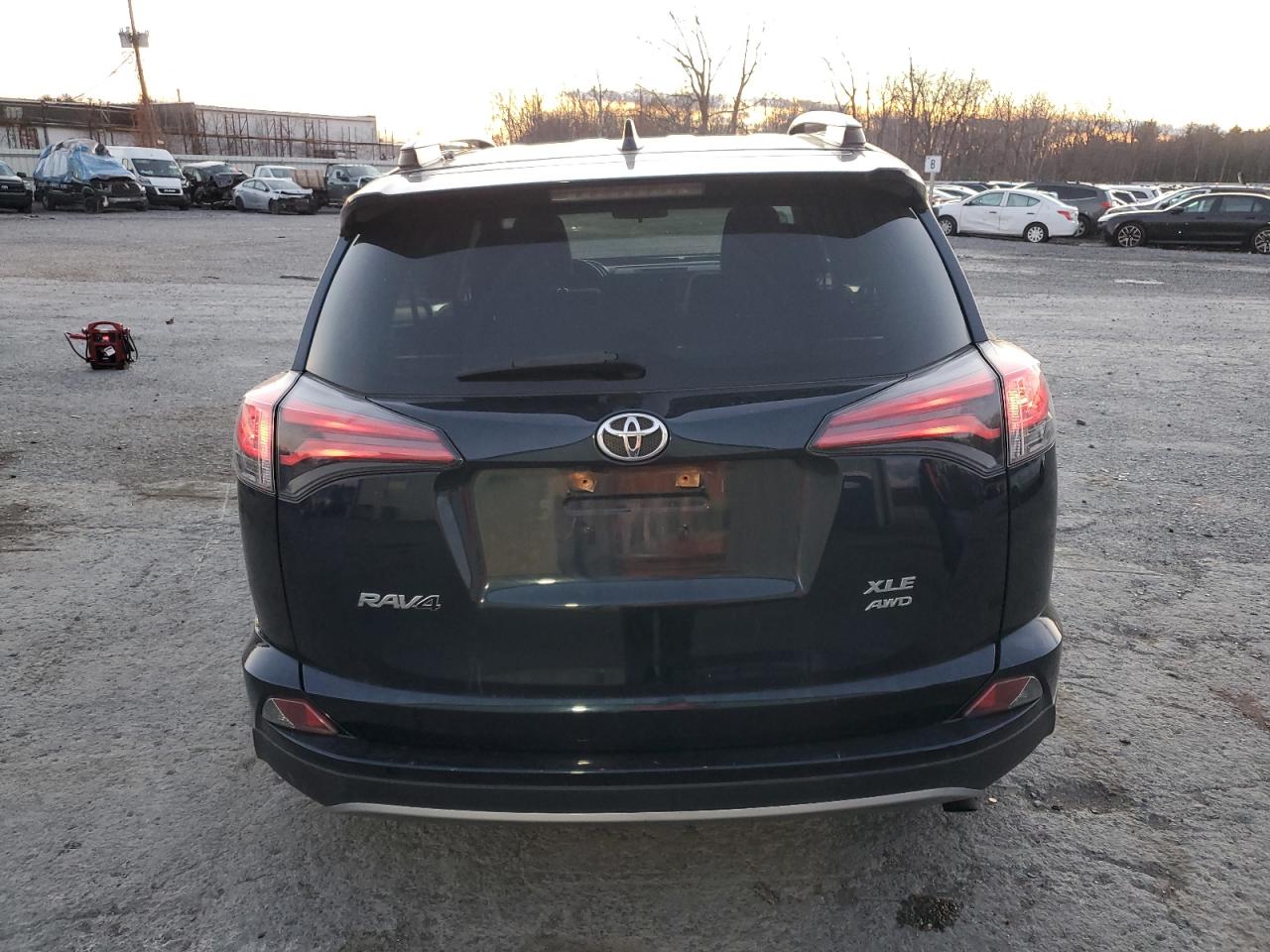 2017 Toyota Rav4 Xle VIN: JTMRFREV3HJ172124 Lot: 80309774