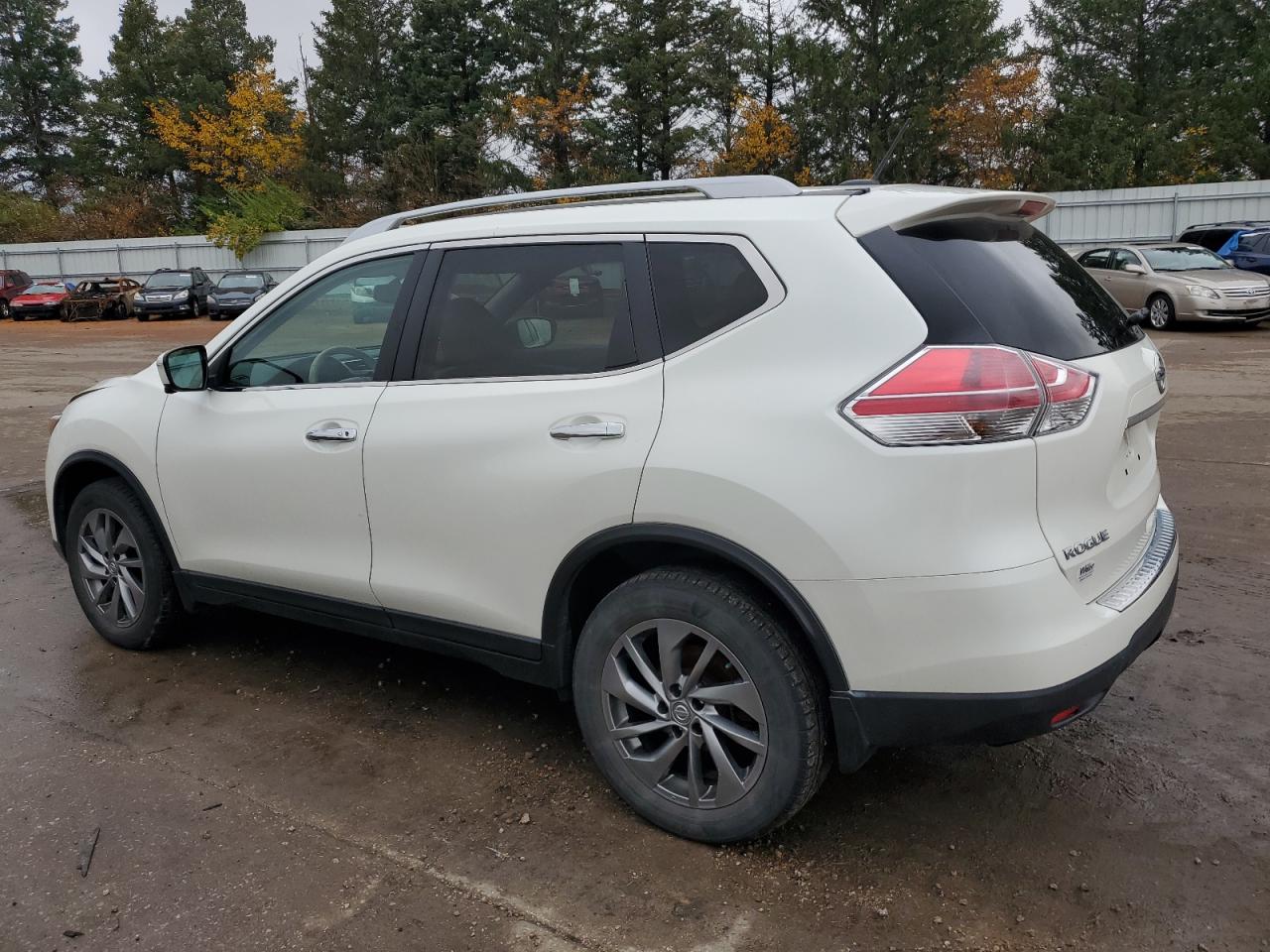 2015 Nissan Rogue - Image 2