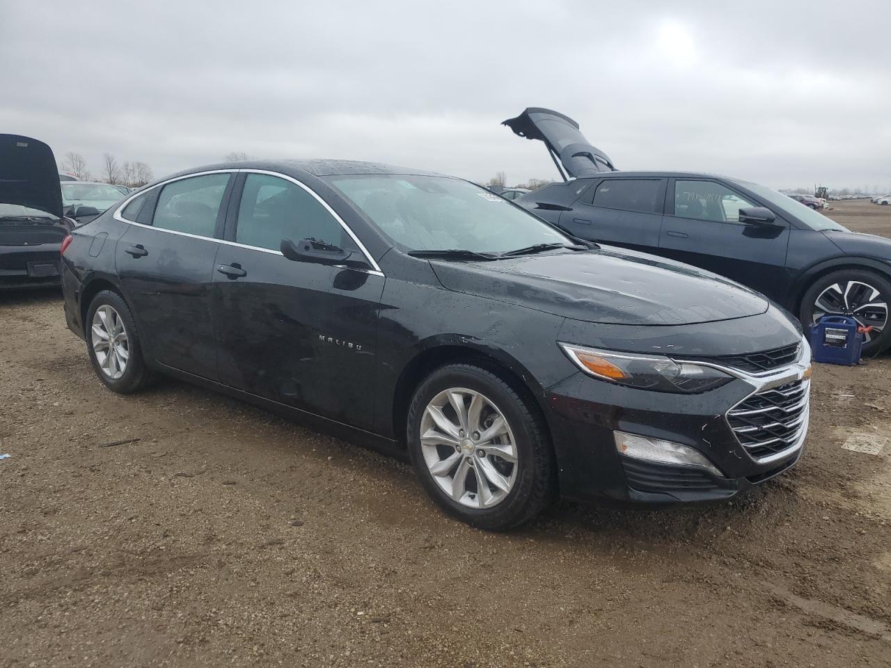2023 Chevrolet Malibu - Image 4