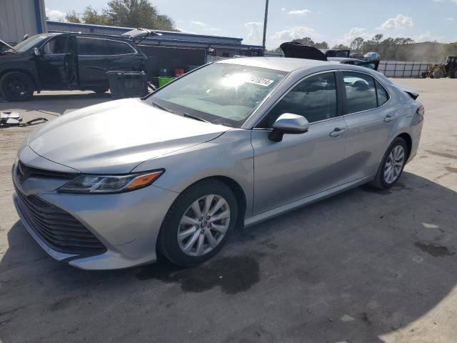  TOYOTA CAMRY 2018 Srebrny