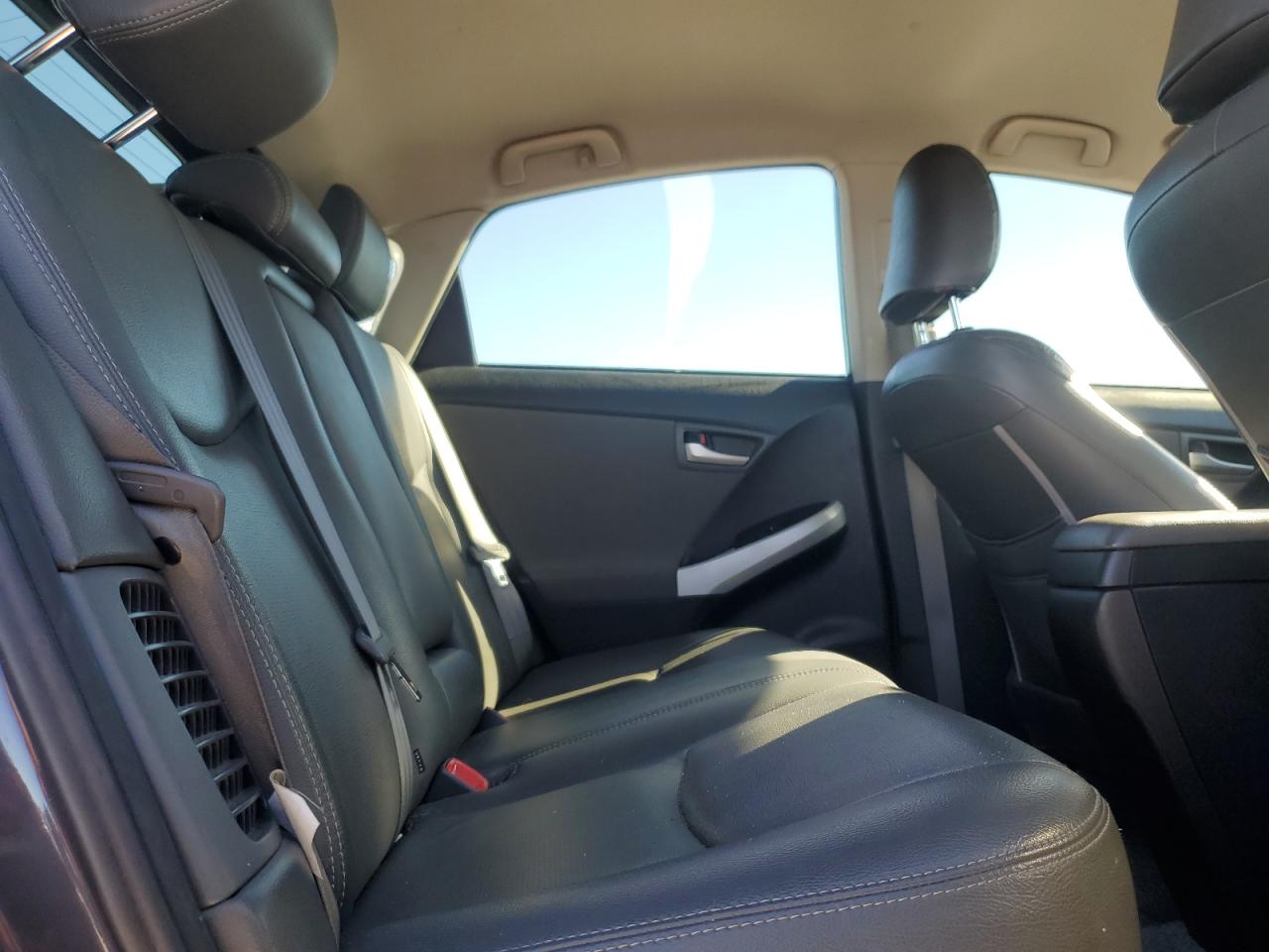 2014 Toyota Prius - Image 10