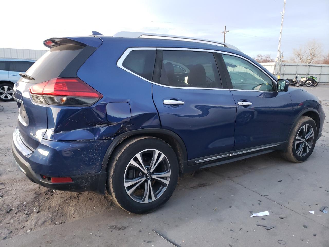 2017 Nissan Rogue - Image 3