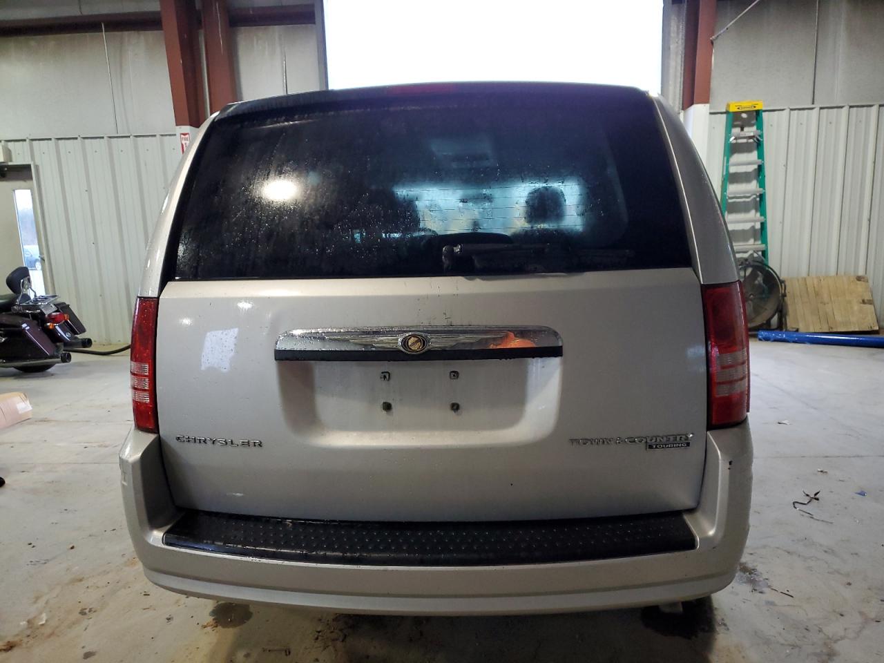 2010 Chrysler Town & Country Touring VIN: 2A4RR5D17AR337649 Lot: 80585204