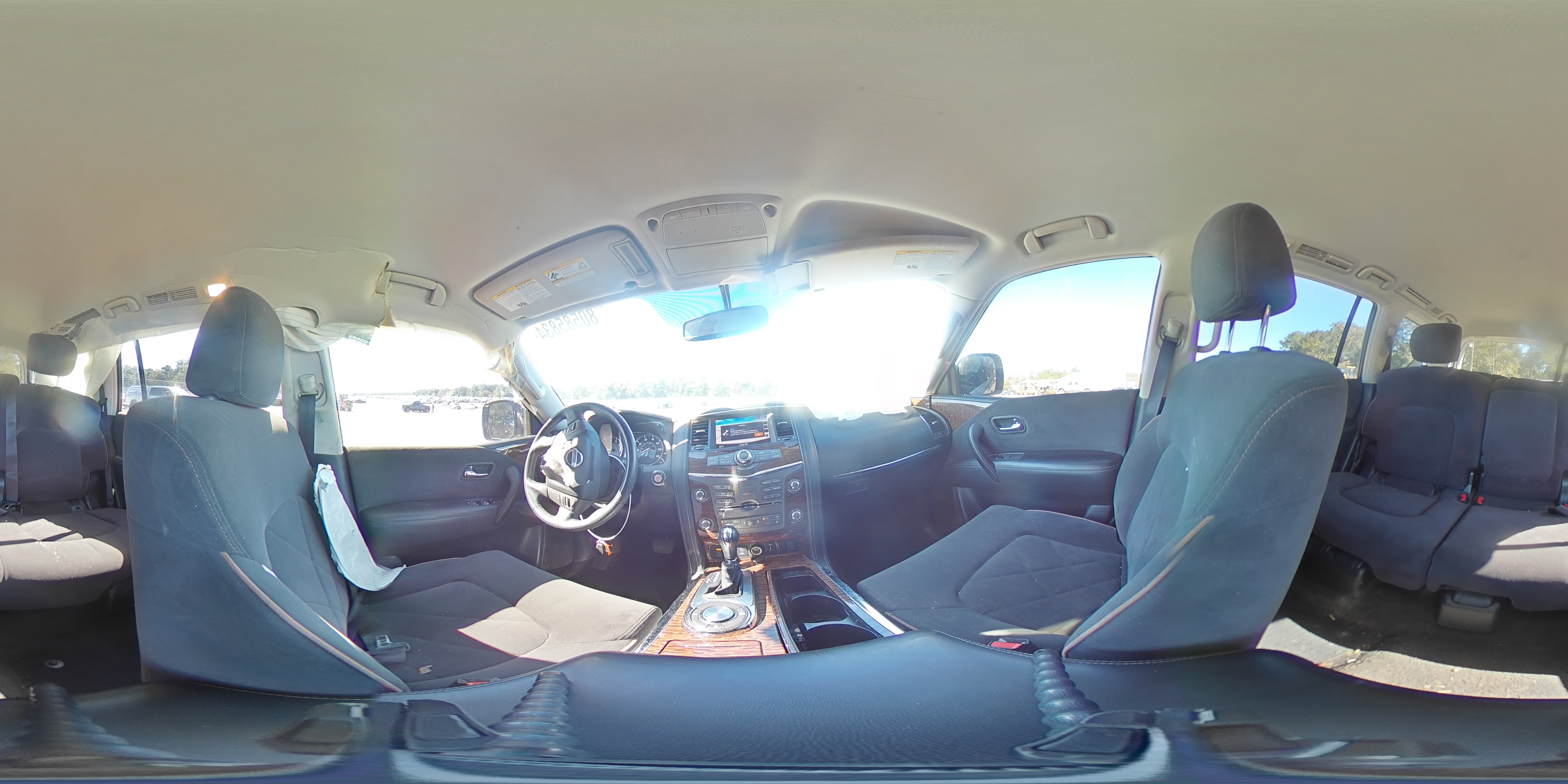 2019 Nissan Armada - Image 14