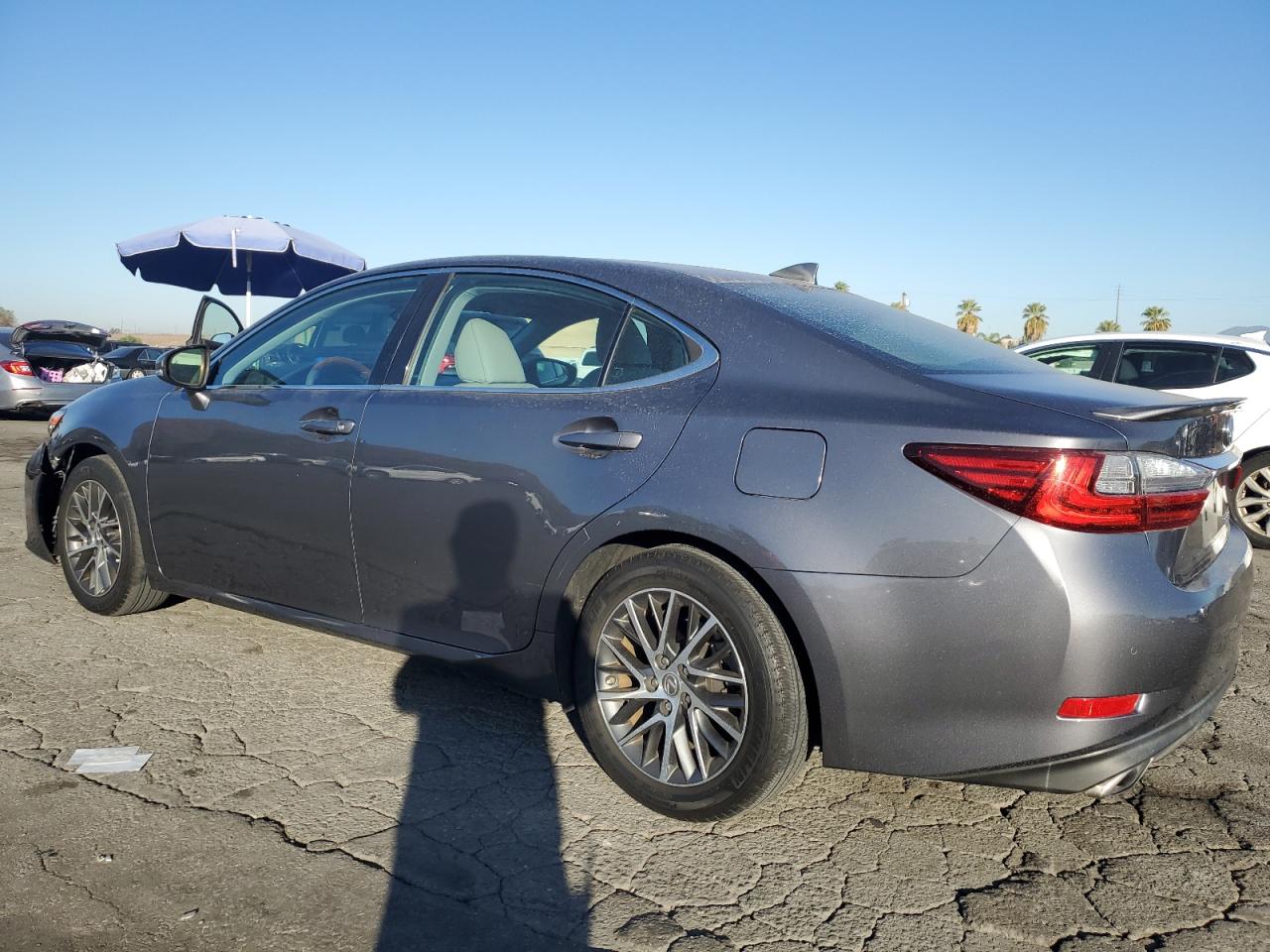 2017 Lexus ES - Image 2