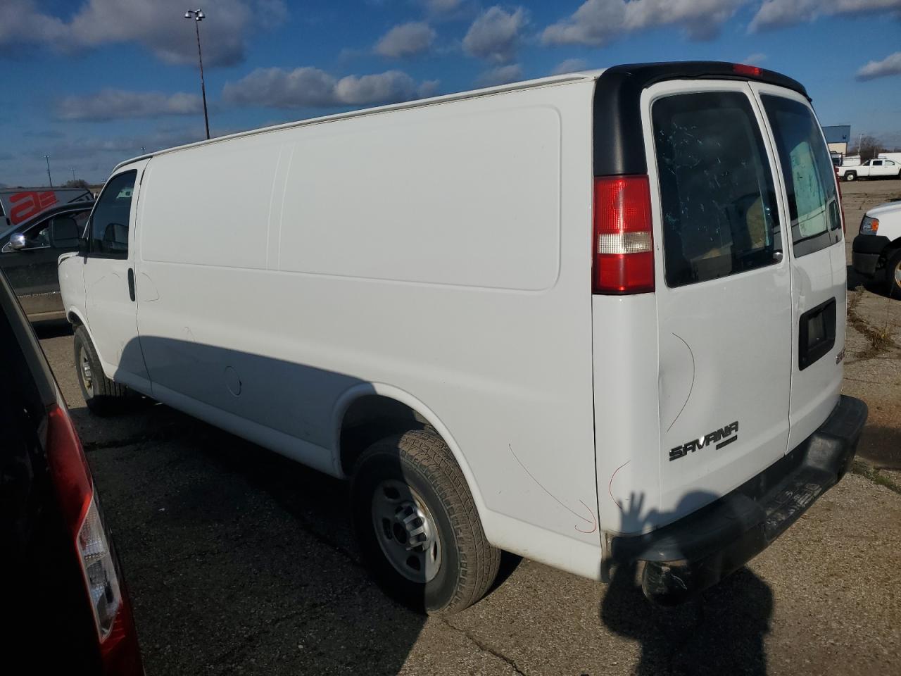 2014 GMC Savana - Image 2