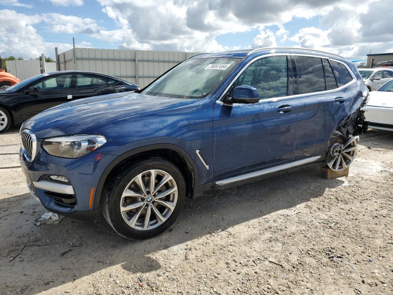 VIN 5UXTR7C5XKLF33026 2019 BMW X3 no.1