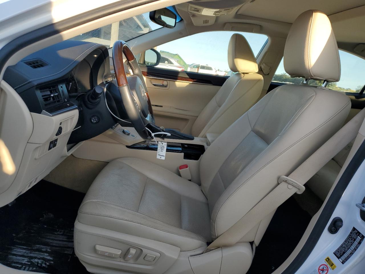 2014 Lexus ES - Image 7