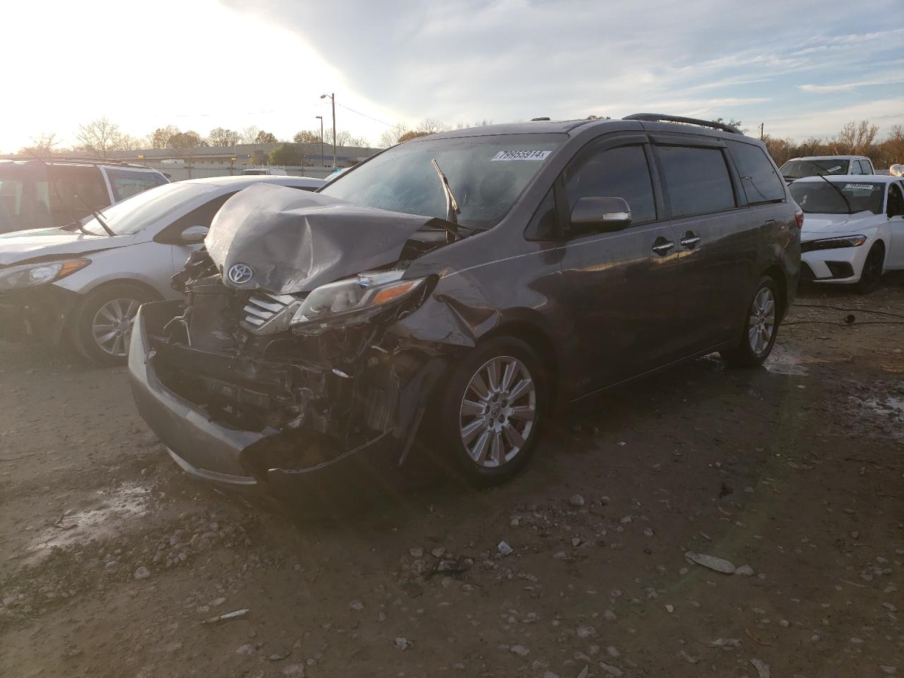 2015 Toyota Sienna - Image 1