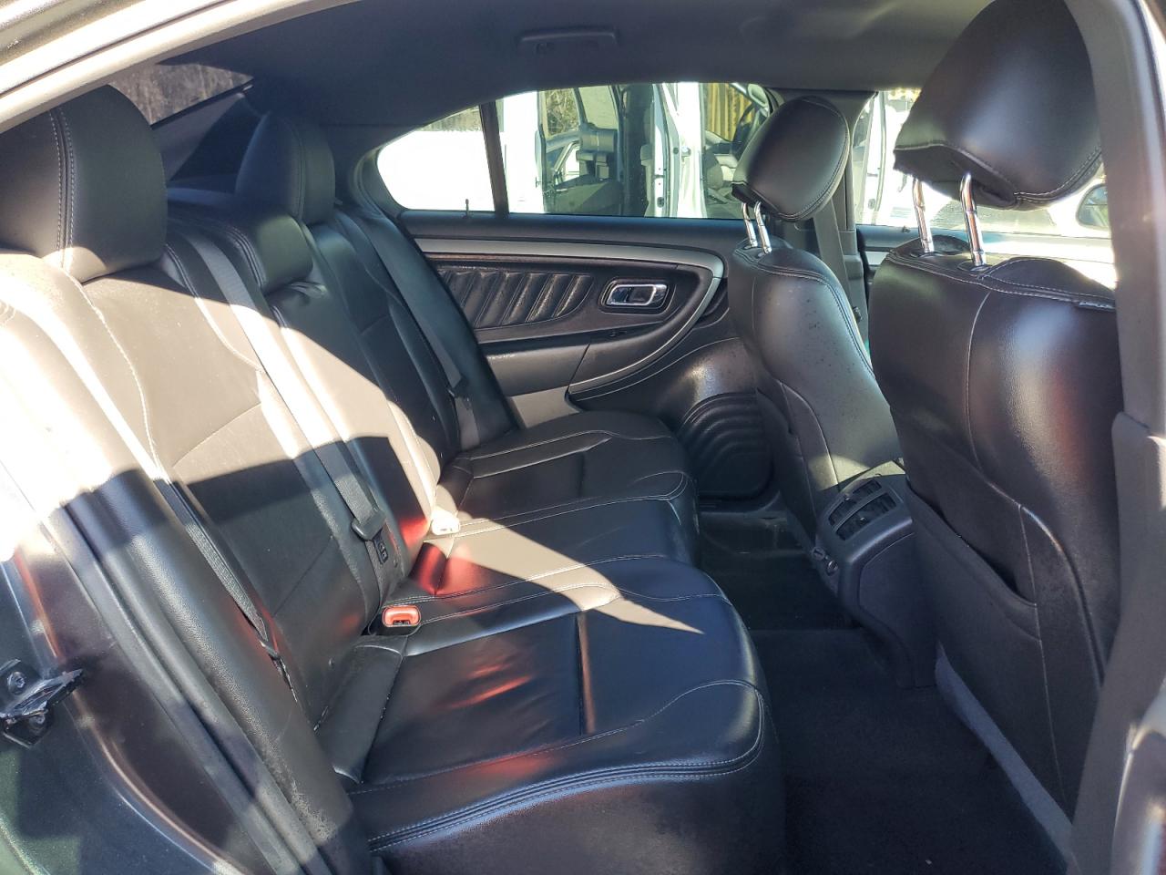 2016 Ford Taurus - Image 10