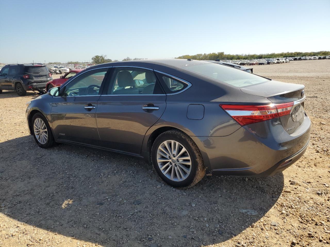 2014 Toyota Avalon - Image 2