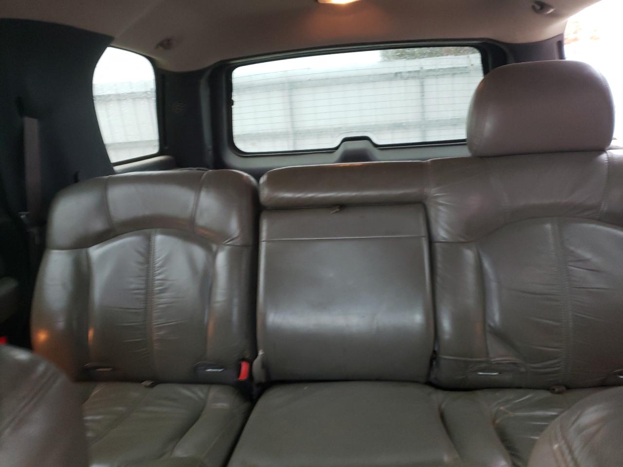 2002 Chevrolet Tahoe - Image 10
