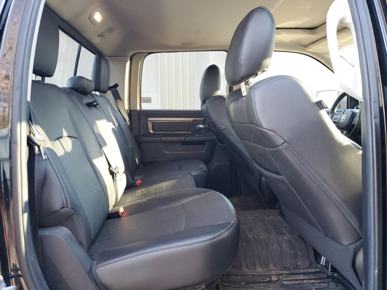 2014 RAM 1500 - Image 10
