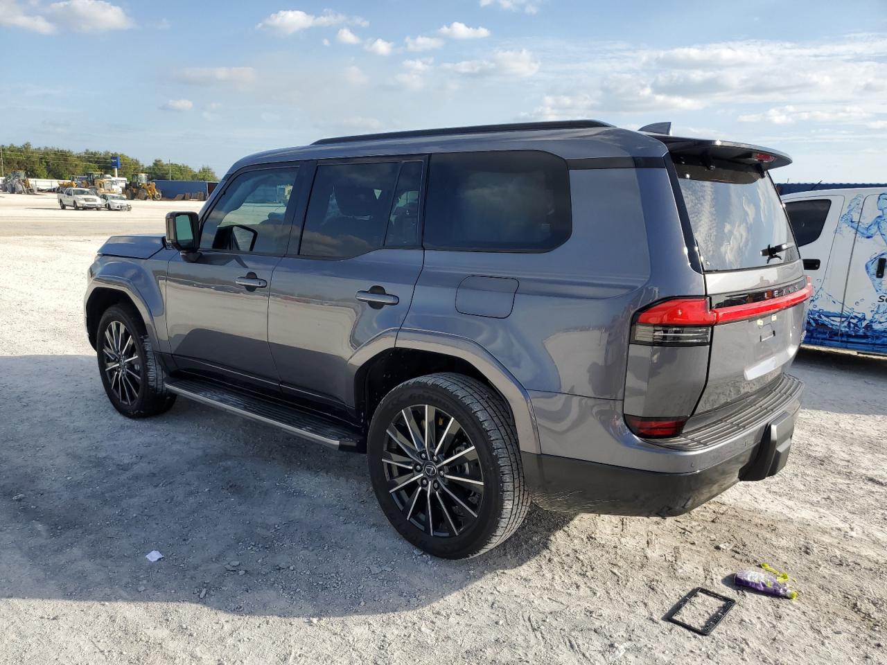 2024 Lexus GX - Image 2
