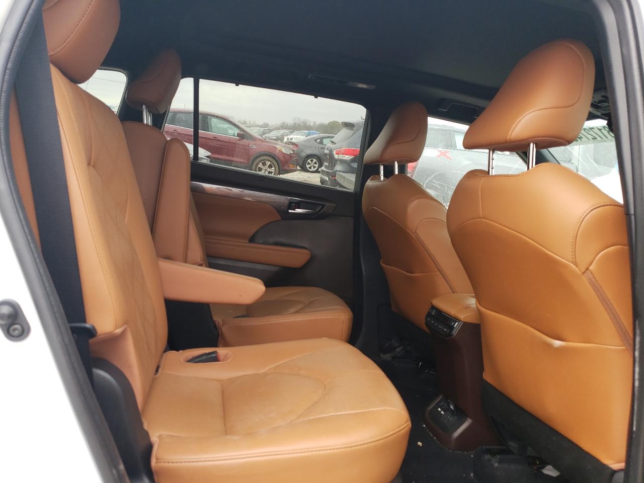 2021 Toyota Highlander - Image 13