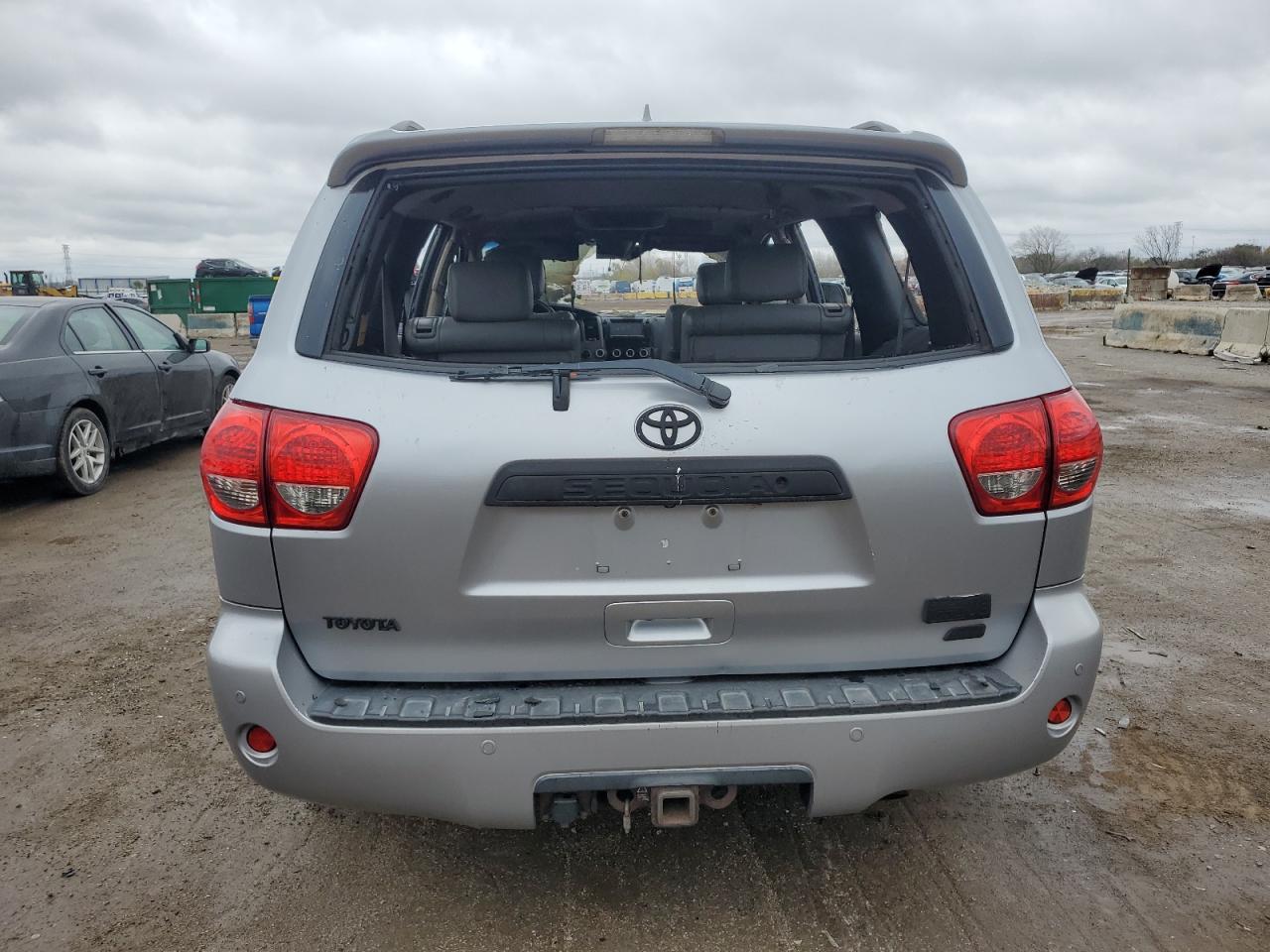 2010 Toyota Sequoia - Image 6
